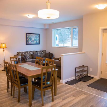 Downtown Whitehorse 4 Bedrooms Deluxe Condo Exterior photo