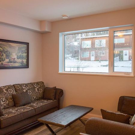 Downtown Whitehorse 4 Bedrooms Deluxe Condo Exterior photo
