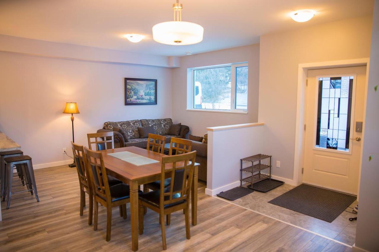 Downtown Whitehorse 4 Bedrooms Deluxe Condo Exterior photo